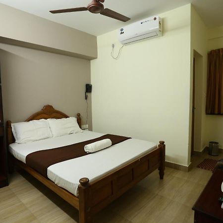 Hare Krishna Inn Гуруваюр Экстерьер фото