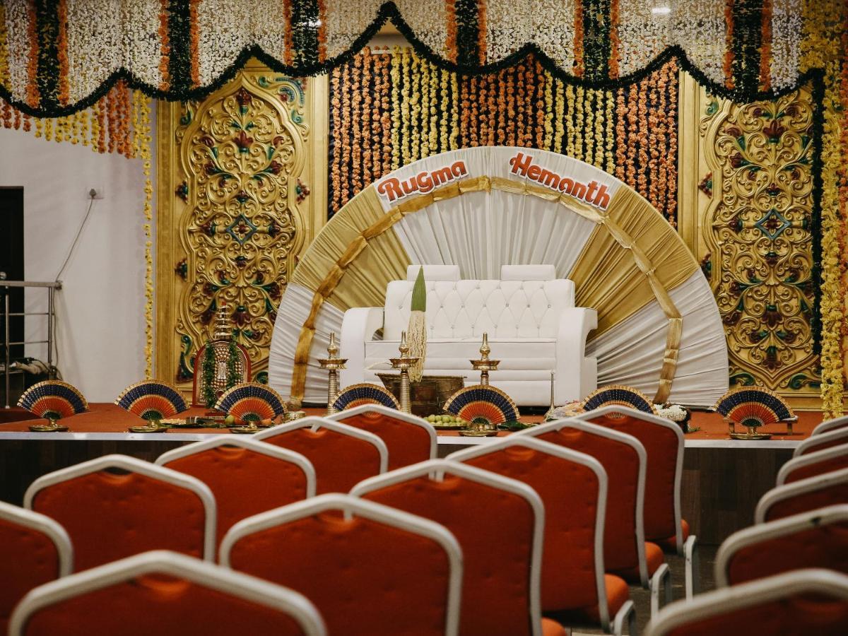 Hare Krishna Inn Гуруваюр Экстерьер фото