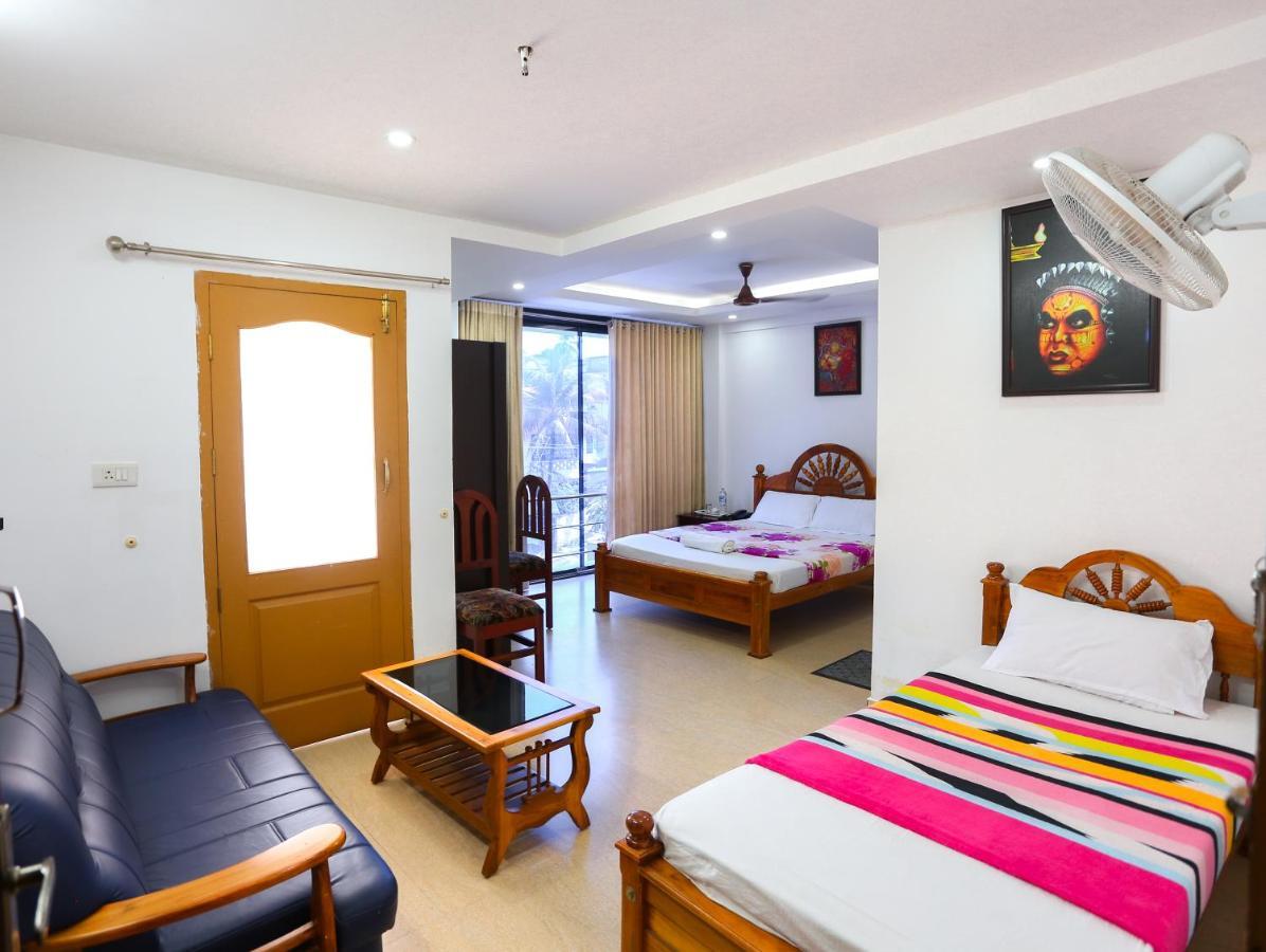 Hare Krishna Inn Гуруваюр Экстерьер фото