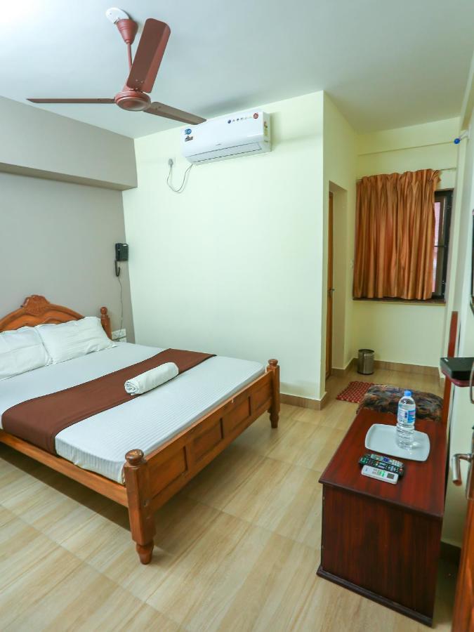 Hare Krishna Inn Гуруваюр Экстерьер фото