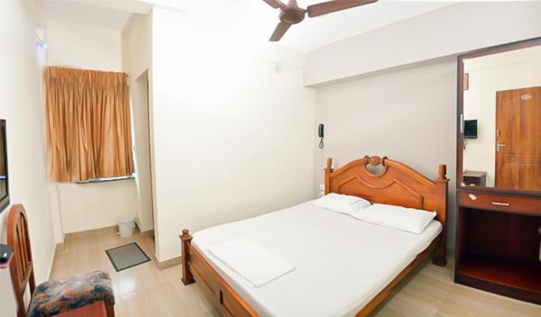 Hare Krishna Inn Гуруваюр Экстерьер фото
