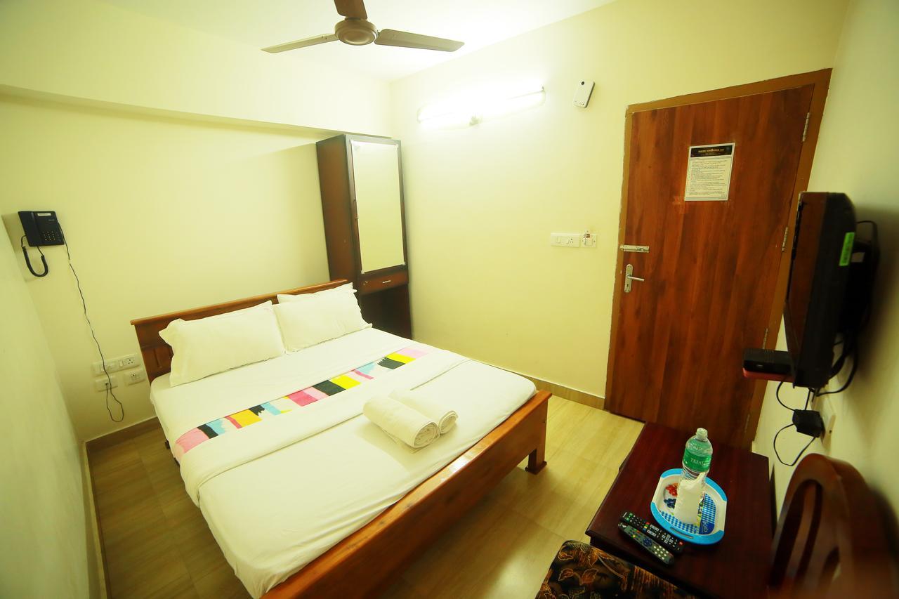 Hare Krishna Inn Гуруваюр Экстерьер фото