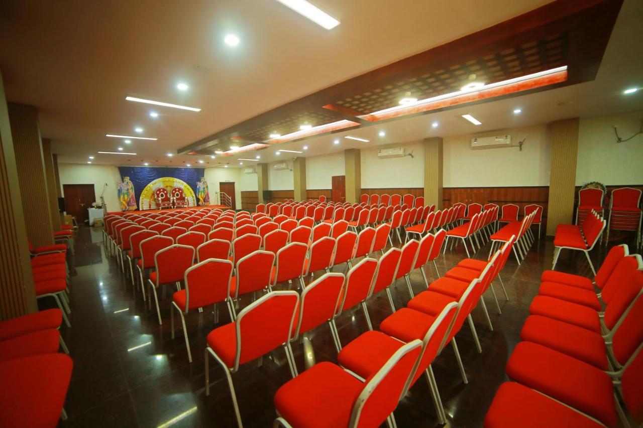 Hare Krishna Inn Гуруваюр Экстерьер фото